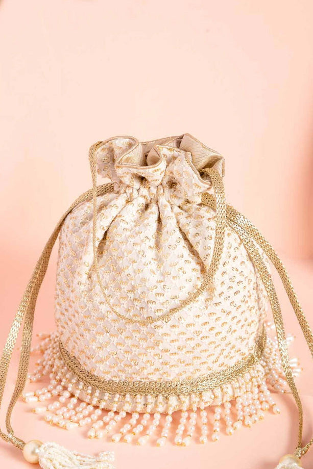 AMYRA Fontana pearl fringe potli bag - Off white