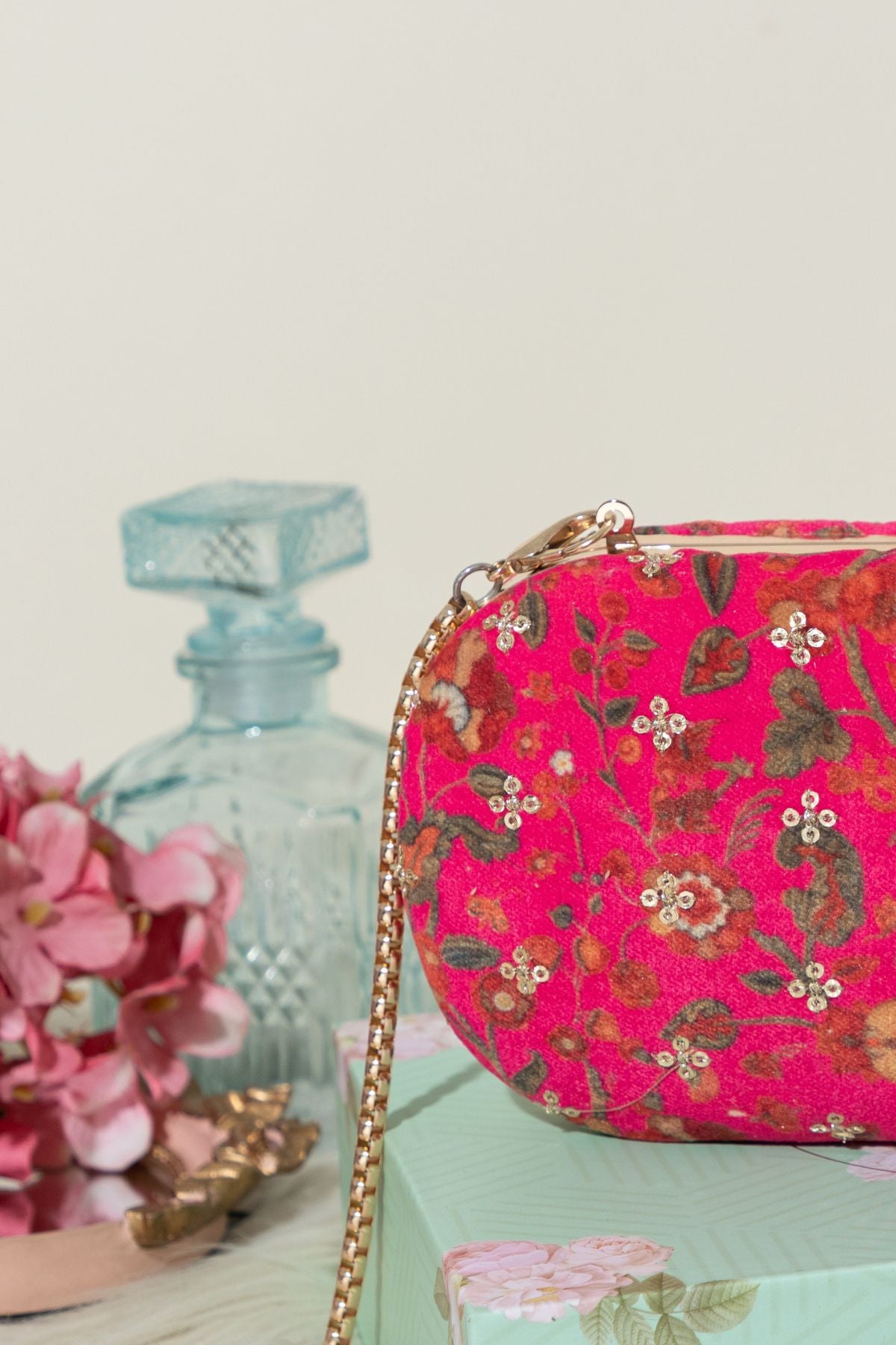 Eva Capsule Clutch- Pink