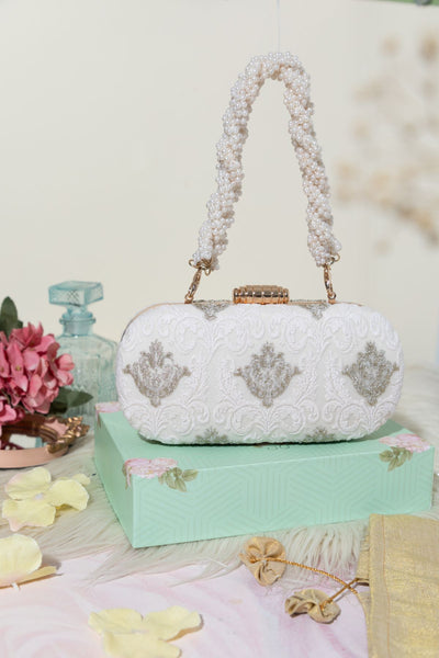 AMYRA - Nura capsule clutch- White