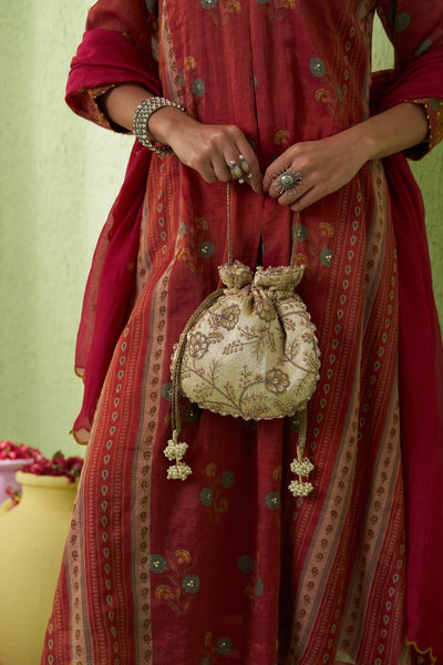 Cream embroidered scallop potli bag