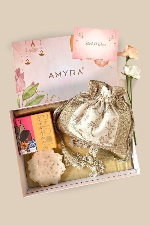 AMYRA Gift hamper - Inaya cream potli - Aroma & Urli box