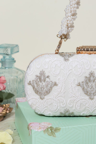 AMYRA - Nura capsule clutch- White