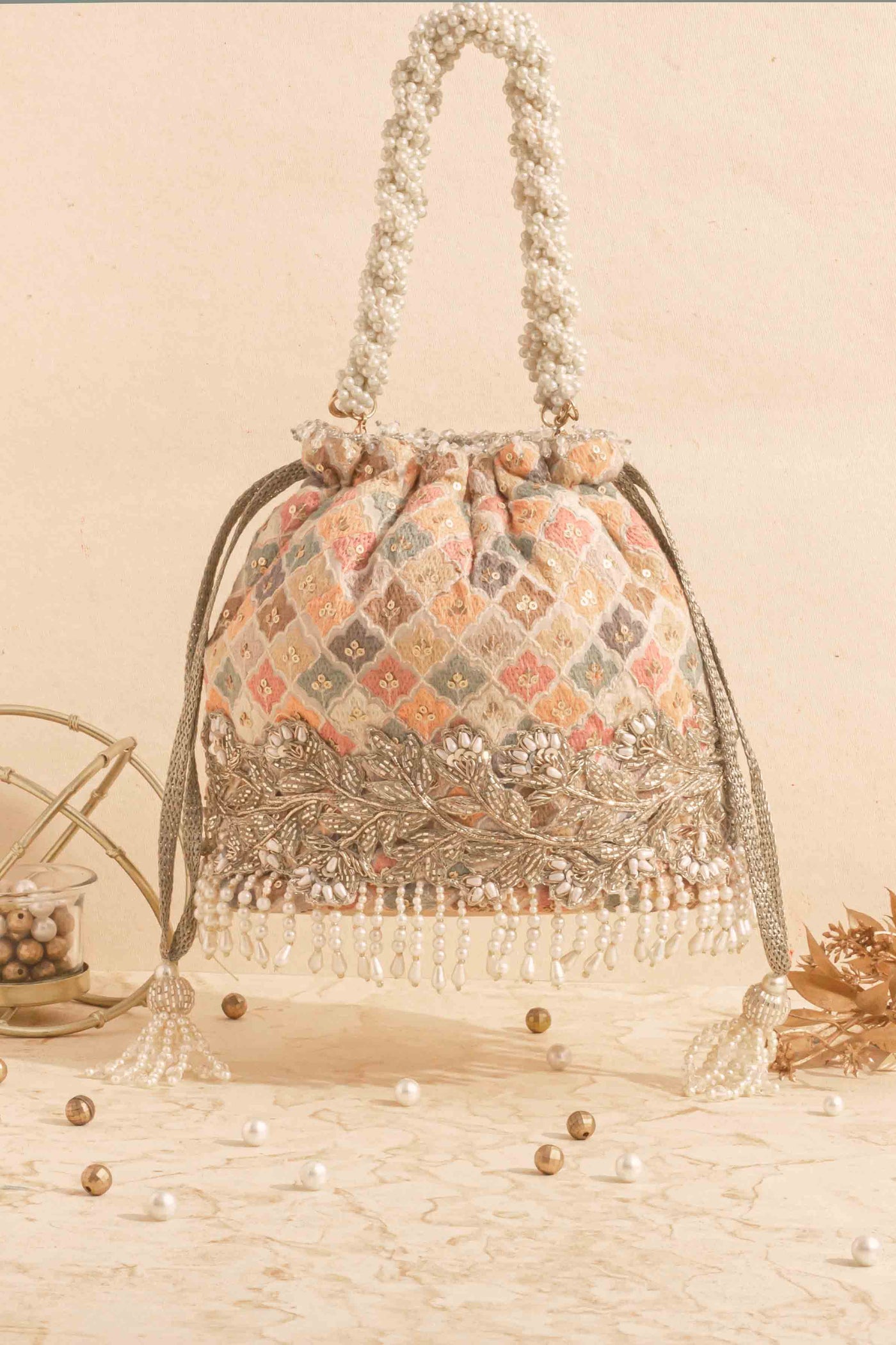 AMYRA Aza Bucket Bag