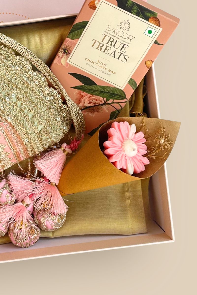 AMYRA - BFF Box