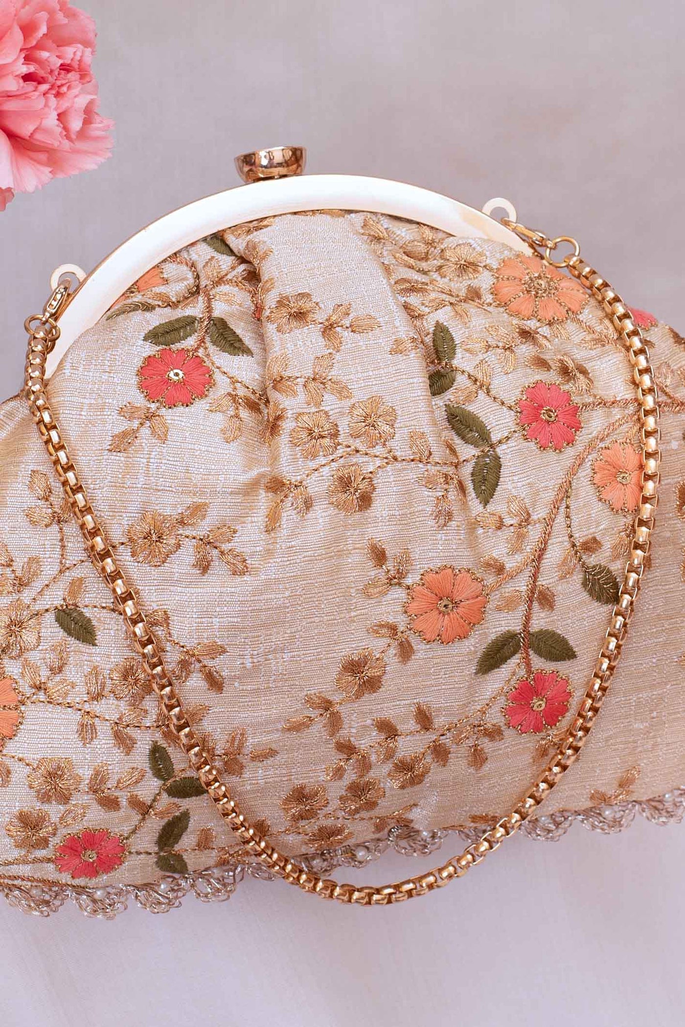 Floral creeper vintage purse - Cream