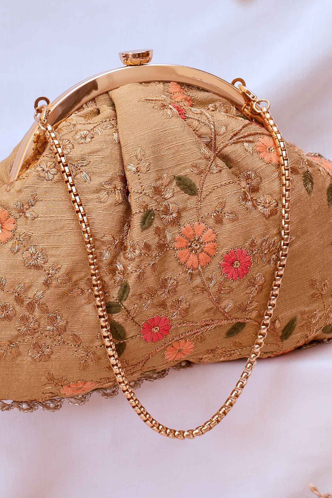 Floral creeper vintage purse - Gold