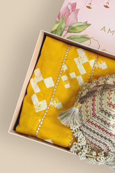 Gift Hamper - Fiza Potli - Offwhite & Madhura Mustard Dupatta Box