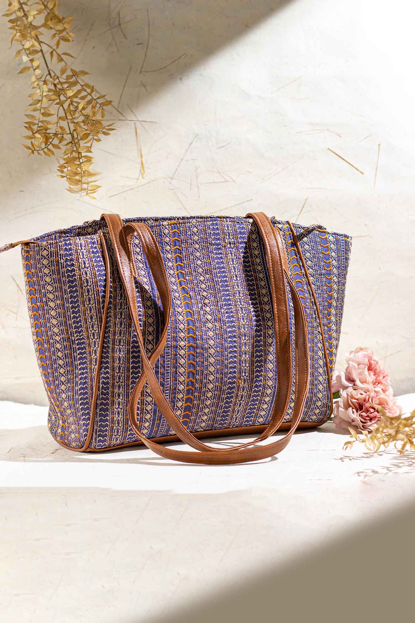 AMYRA_Herringbone navy Tote bag