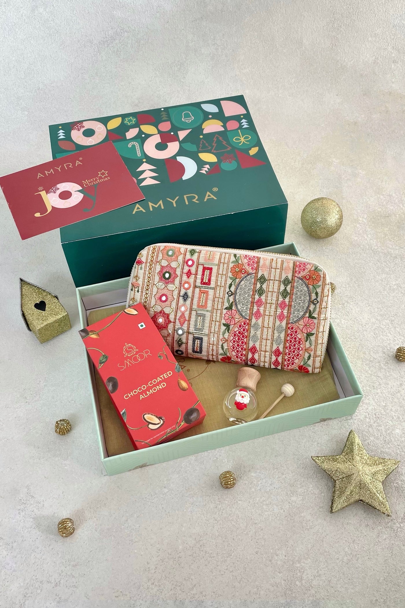 AMYRA Christmas Hamper - Rafia Wallet - Scented & Gourmet Box