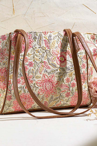 AMYRA_Ivy floral embroidered Tote bag