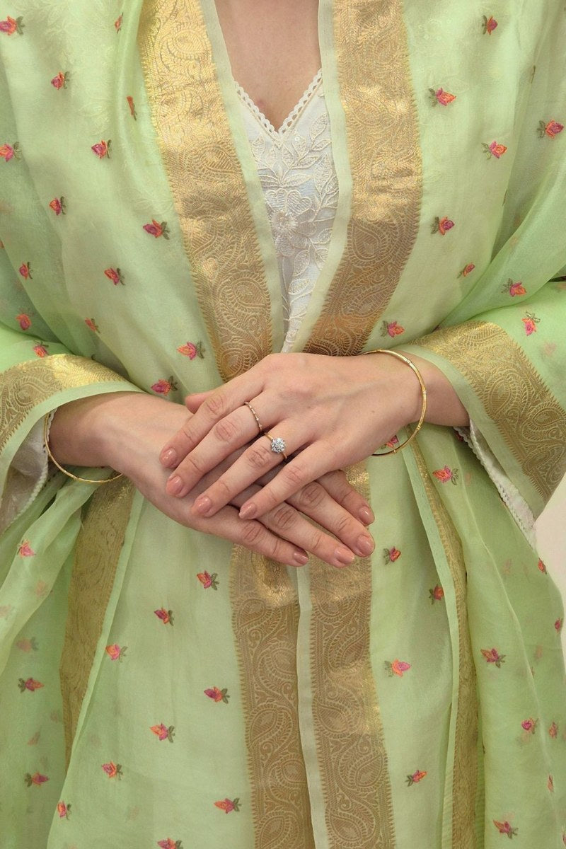 Nurvi Floral Thread Embroidered Organza Dupatta - Green