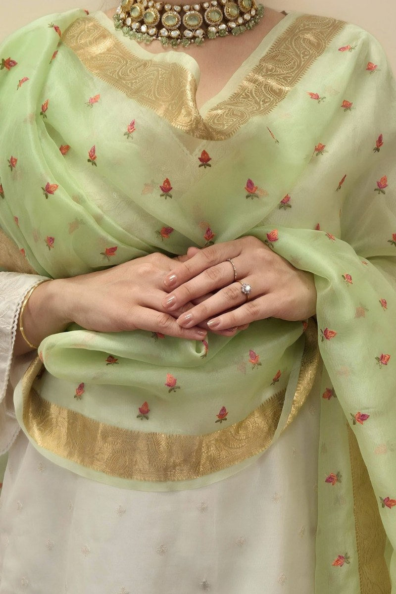 Nurvi Floral Thread Embroidered Organza Dupatta - Green