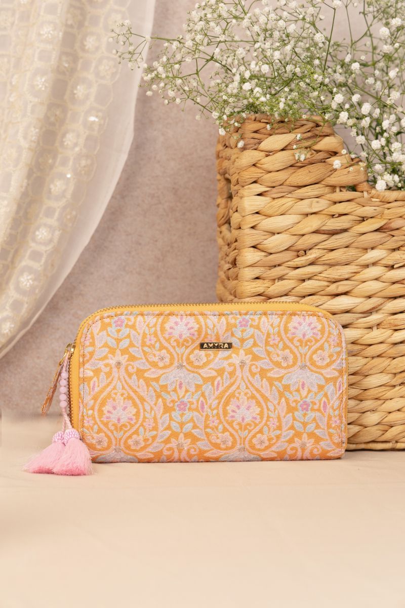 Nyraa Set of 10 Embroidered wedding favor Wallets