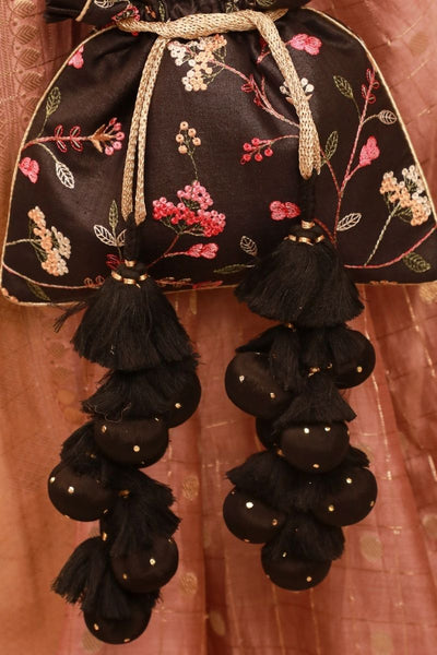 Rua Embroidered Potli - Black
