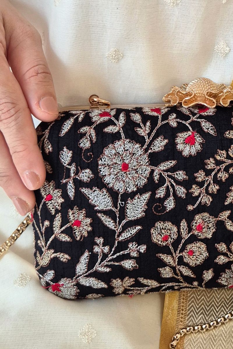 Saaz Embroidered clutch - Black