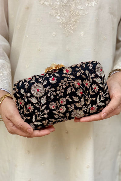 Saaz Embroidered clutch - Black
