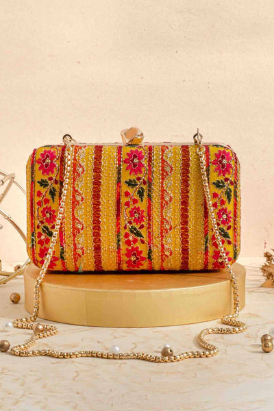 AMYRA Zuri box clutch - mustard