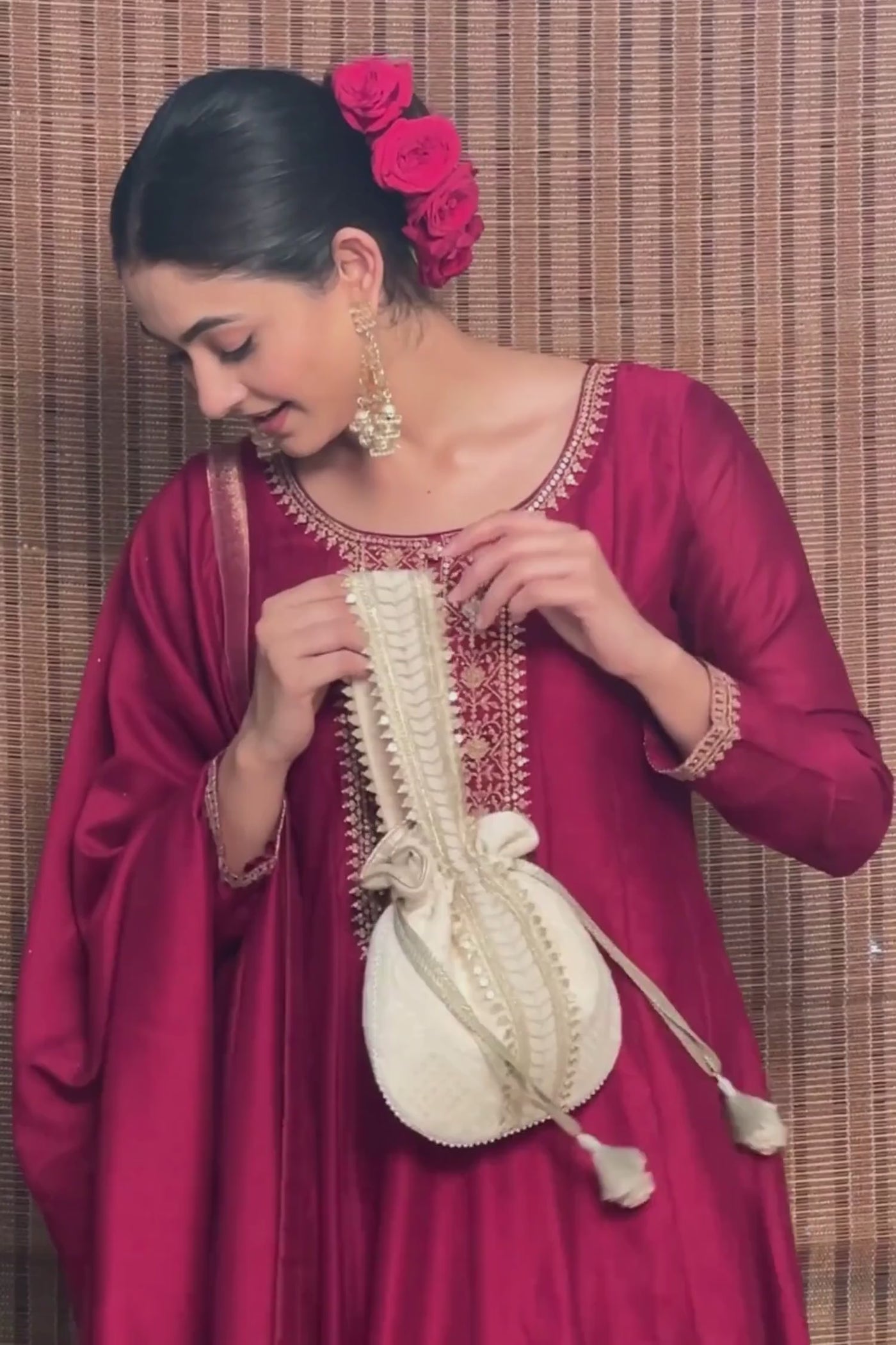 AMYRA Mughal off white potli