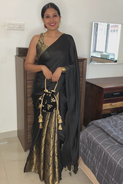 AMYRA Black Velvet potli