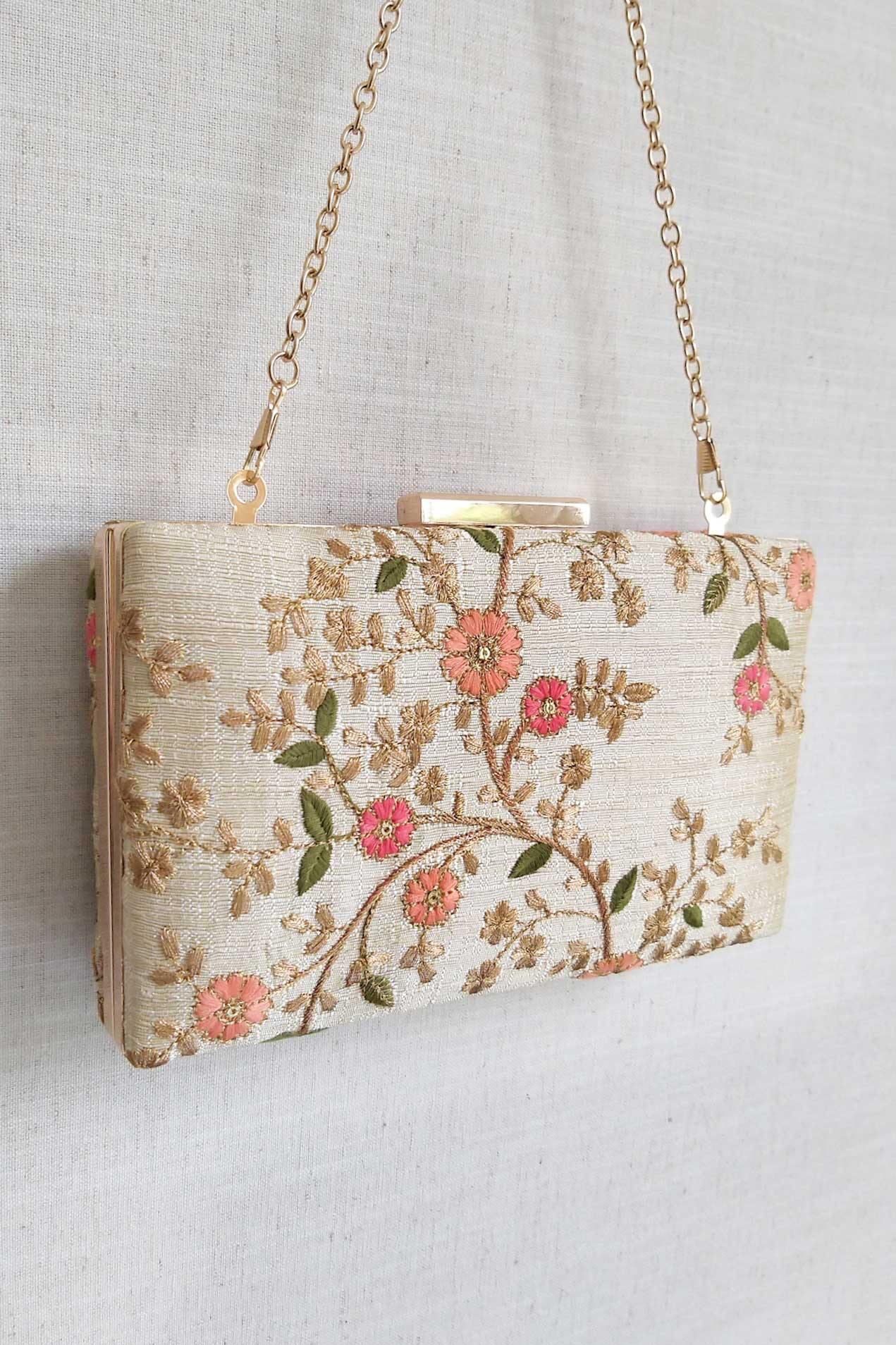 AMYRA Floral creeper box clutch - Cream