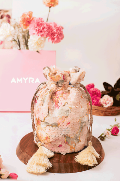 AMYRA Tia potli bag bridesmaid favours - Set of 15
