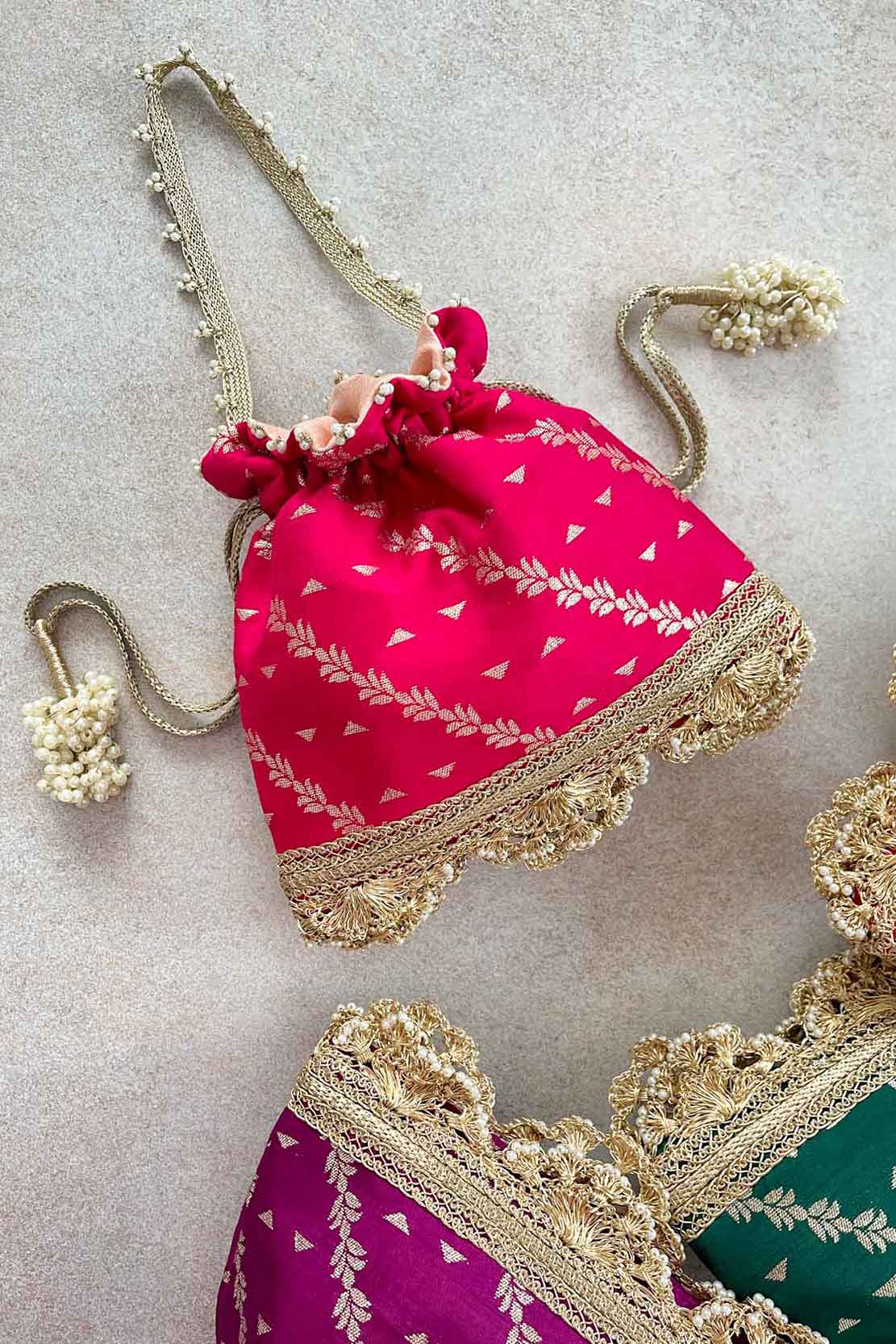 Amyra meher wedding favors_pink
