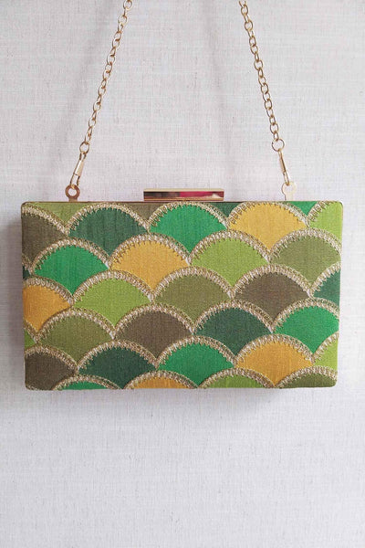 AMYRA Mehreen shaded clutch - green