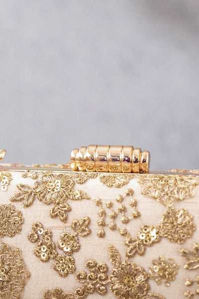 AMYRA Ada capsule clutch