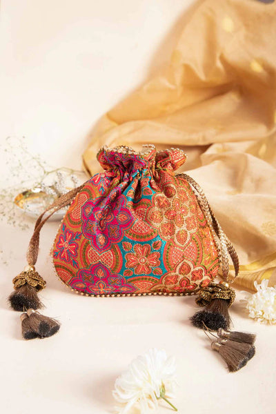 Amyra amna wedding favors