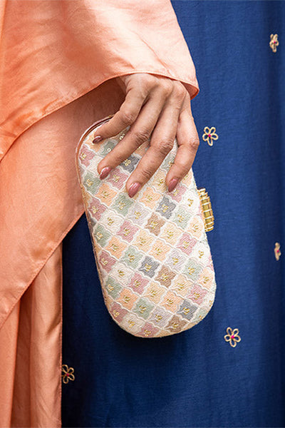 Amyra aza capsule clutch