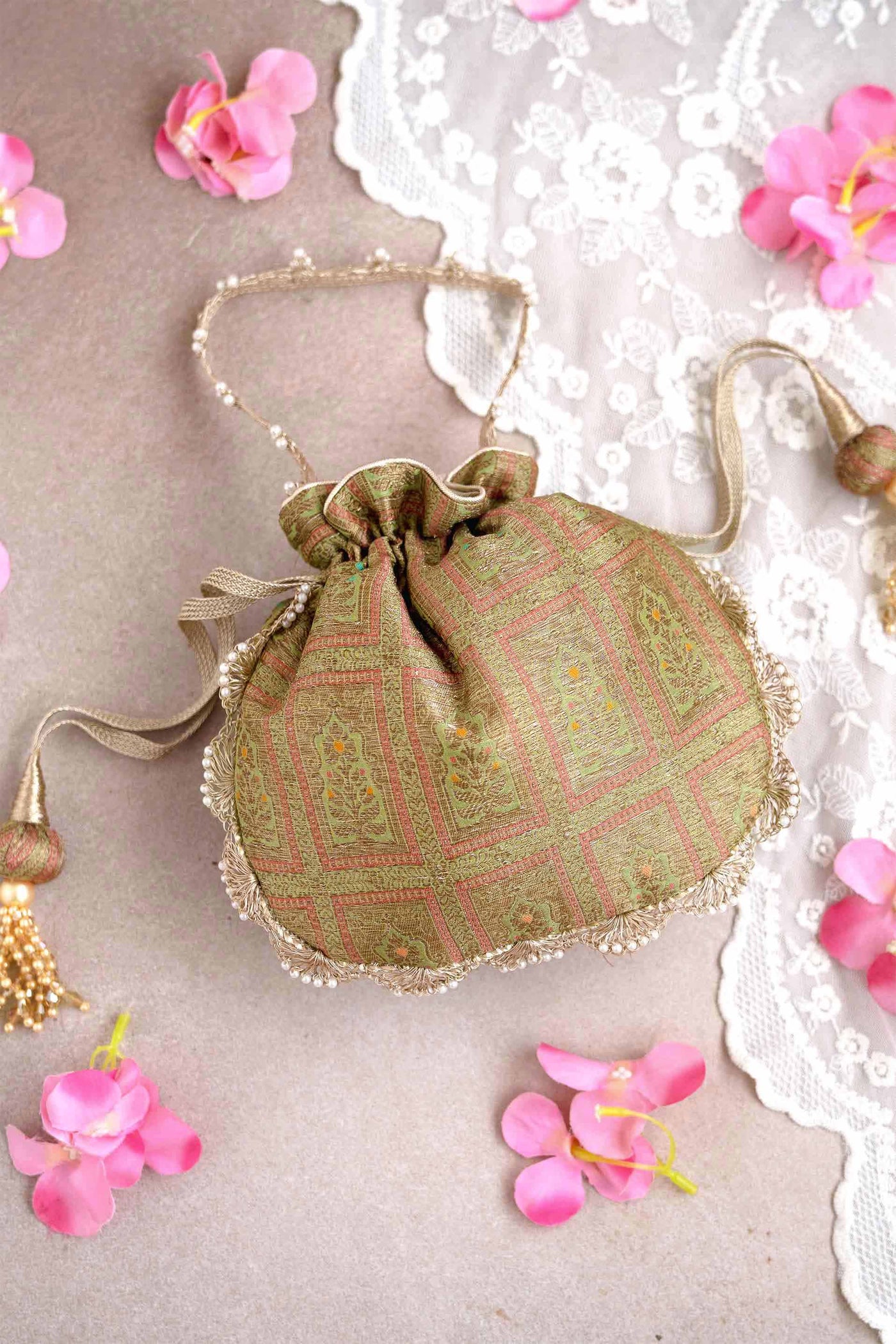 AMYRA Kashi wedding favors - Set of 15