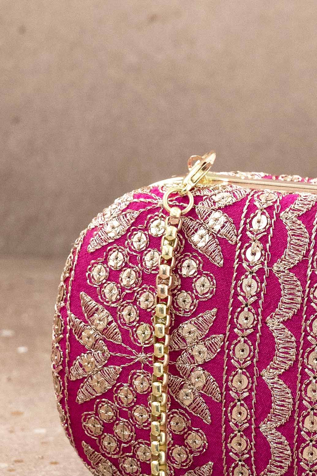 AMYRA Mirai embroidered clutch - Pink