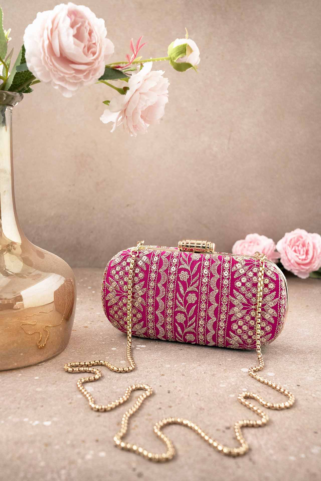 AMYRA Mirai embroidered clutch - Pink