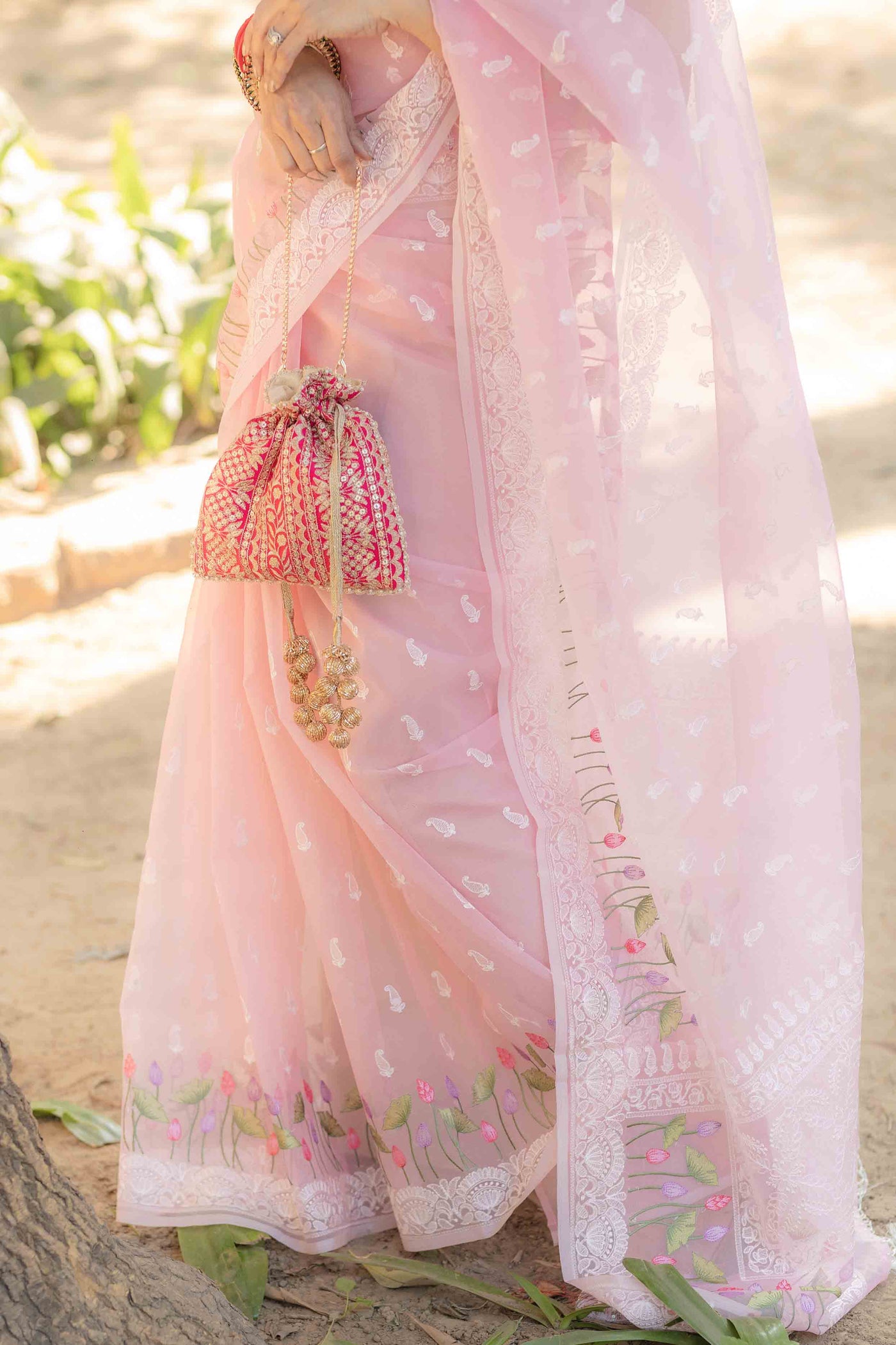 AMYRA Mirai pink potli