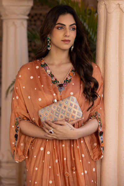 AMYRA Morocco shaded pure silk banarasi clutch - Peach