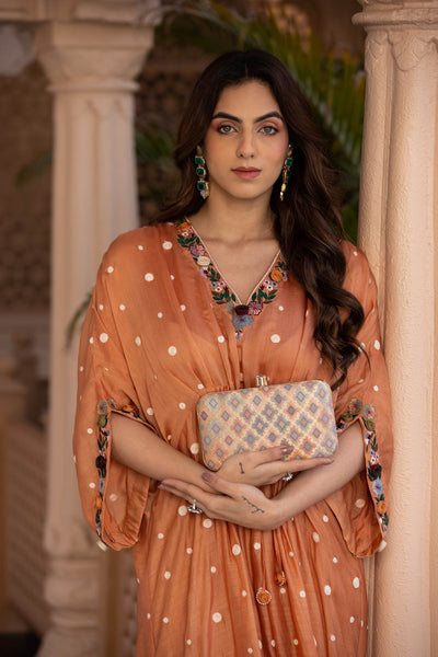 AMYRA Morocco shaded pure silk banarasi clutch - Peach