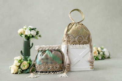 Amyra abstract art bucket bag