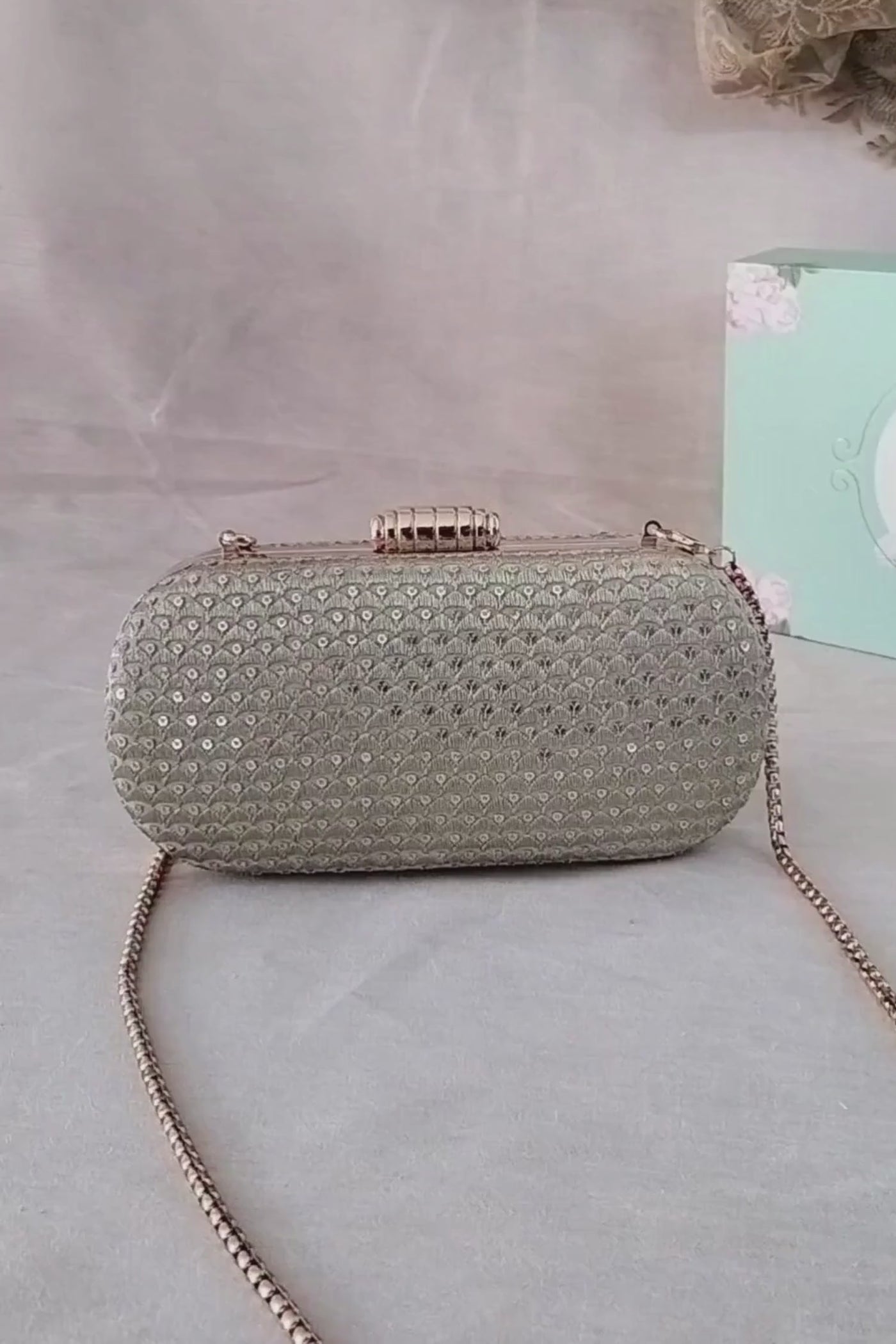 AMYRA Champagne capsule clutch