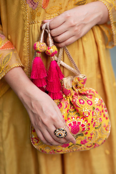 AMYRA Alanna mustard potli