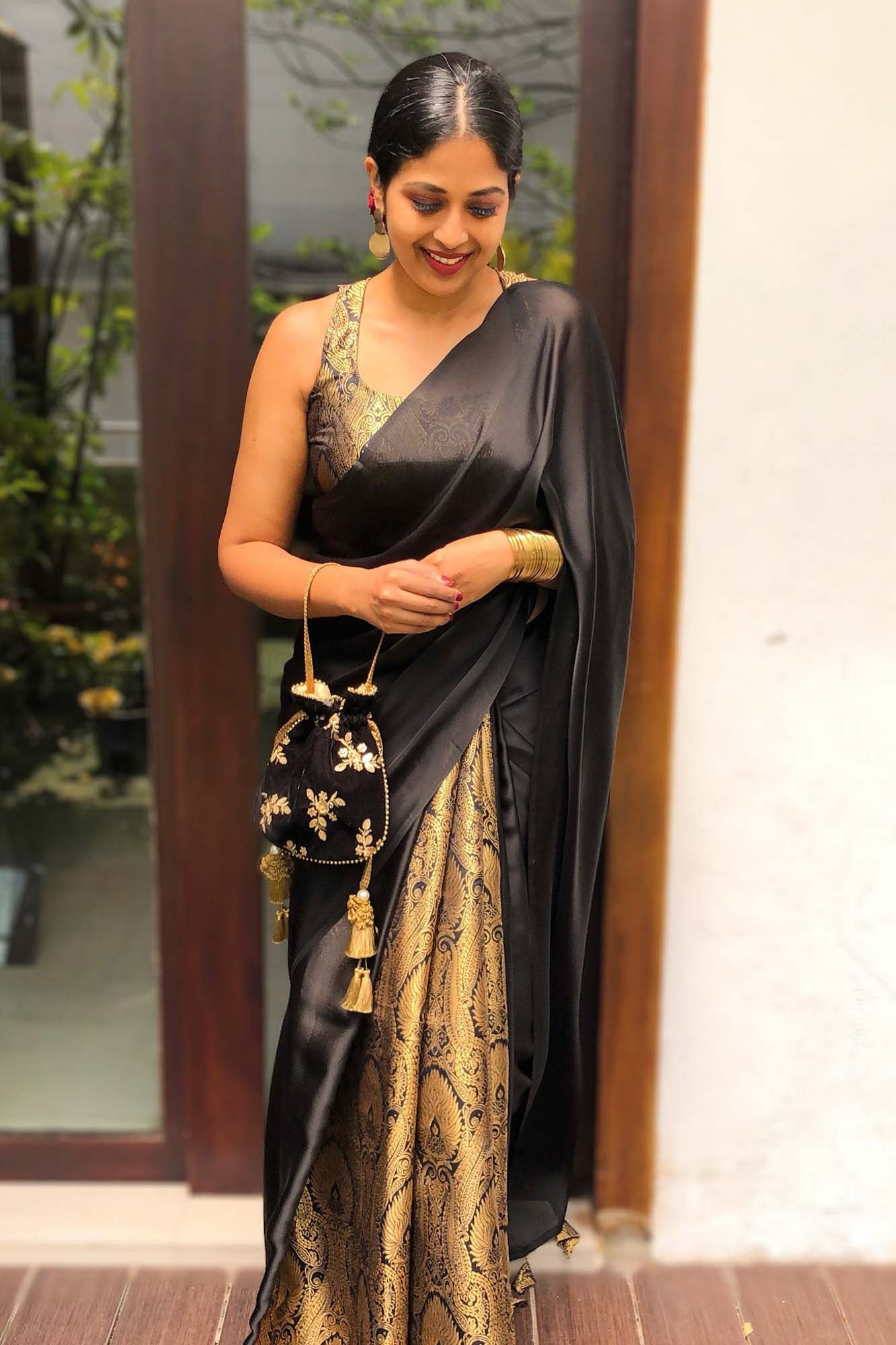 AMYRA Black Velvet potli