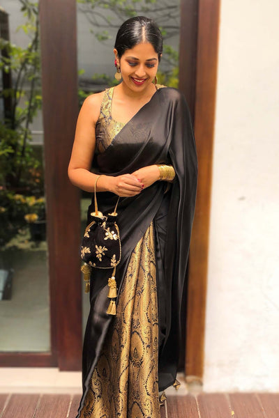 AMYRA Black Velvet potli