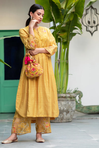AMYRA Alanna mustard potli