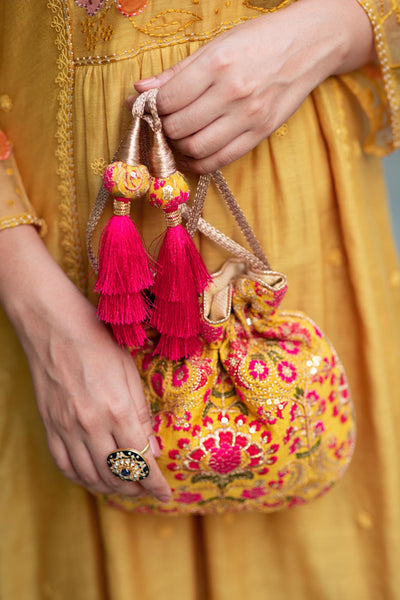 AMYRA Alanna mustard potli
