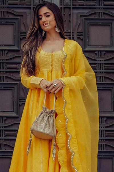AMYRA Bella gold potli