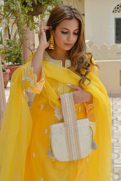 AMYRA Mughal Potli