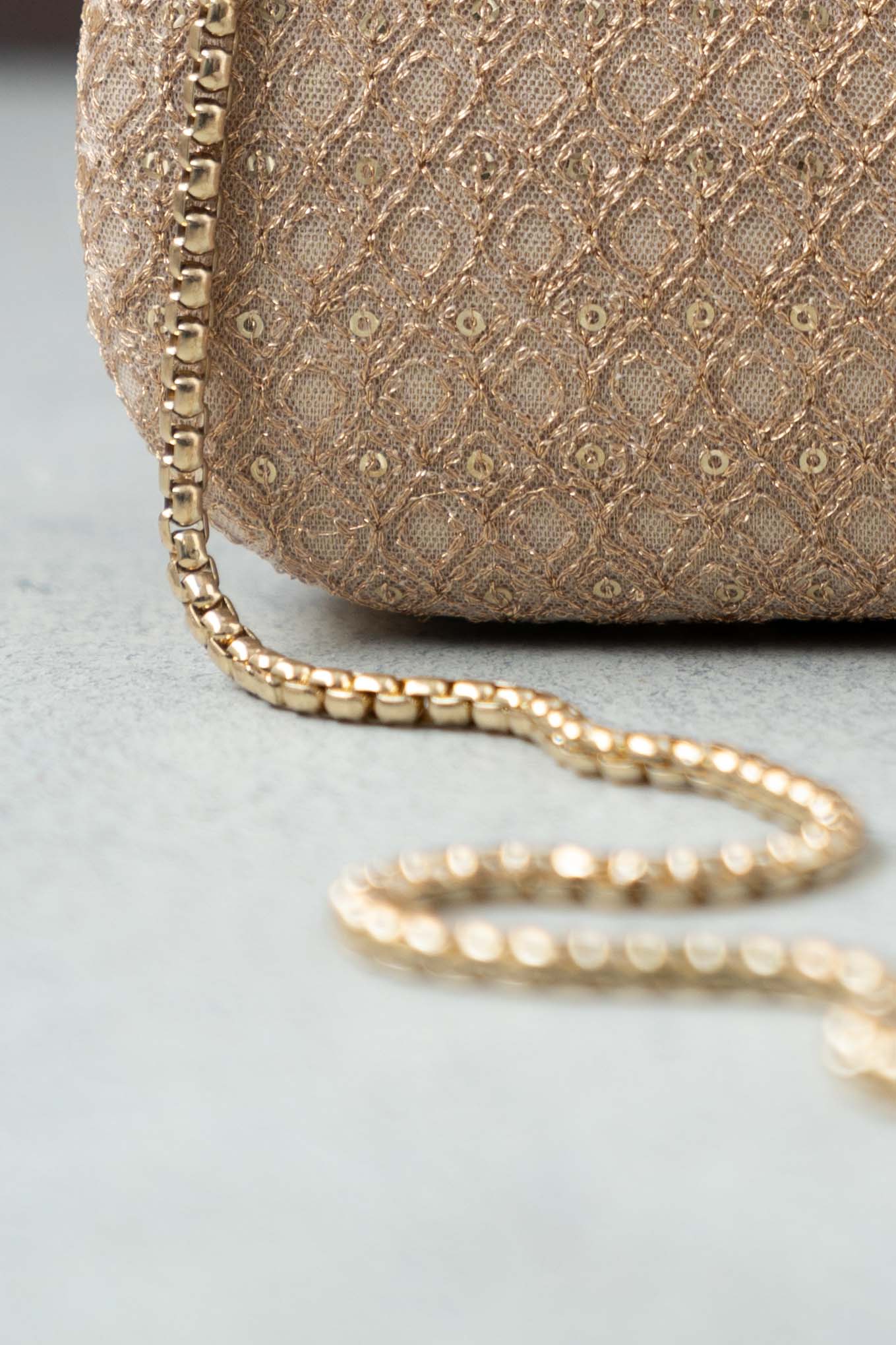 AMYRA Oro gold sequin clutch