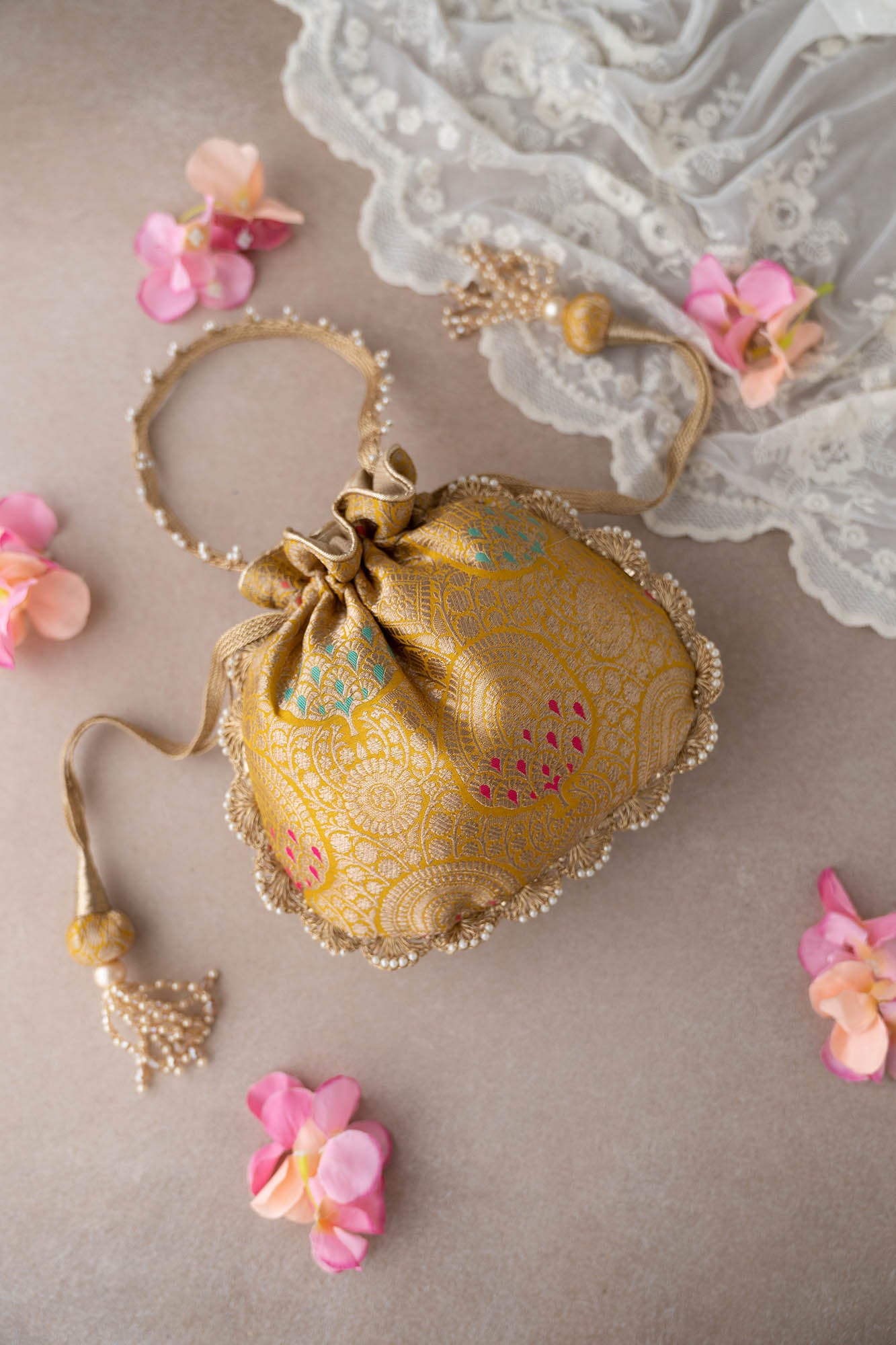 AMYRA Kashi wedding favors - Set of 15